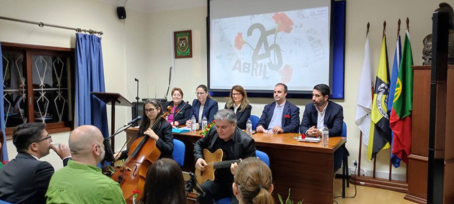 Cerimónia evocativa do 25 de Abril